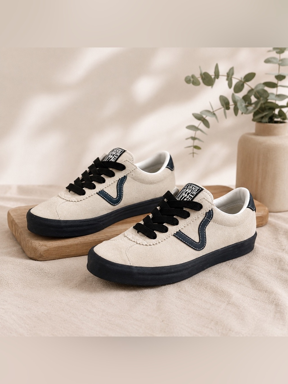 Vans Off The Wall Suede Sneakers Cream Black Gum Sole Women’s US 7.5 Men’s 6